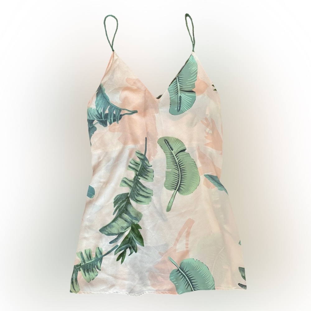 NLW CURRENT FASHIONS WHITE FLORAL MINI DRESS // SIZE SMALL🌸